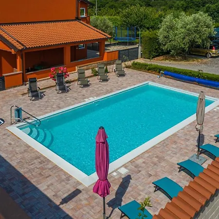 Danka With Shared Pool Pensionat 3*
