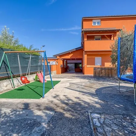 Pensionat Danka With Shared Pool Pula