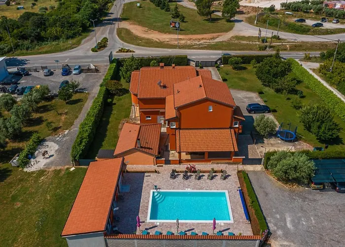 Danka With Shared Pool 招待所 普拉