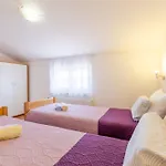 בית הארחה Danka With Shared Pool פולה
