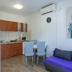 בית הארחה Danka With Shared Pool