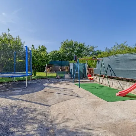 Danka With Shared Pool Guest house 3*