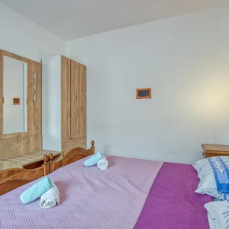 Danka With Shared Pool Guest house