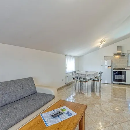 Guest house Danka With Shared Pool Pula