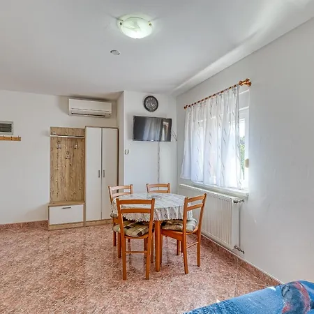 Danka With Shared Pool 3* Pula