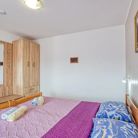 Danka With Shared Pool 3* Pula