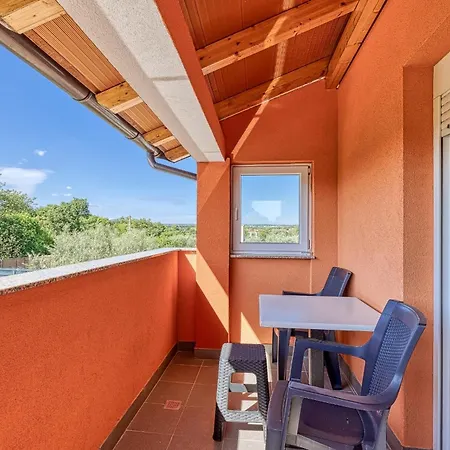 Danka With Shared Pool Guest house