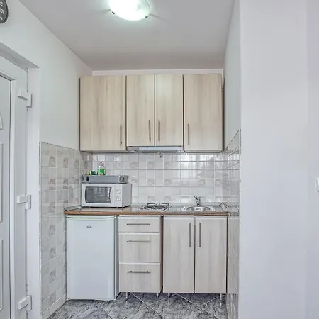 Danka With Shared Pool Guest house Pula