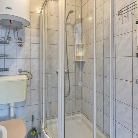 Danka With Shared Pool Guest house Pula