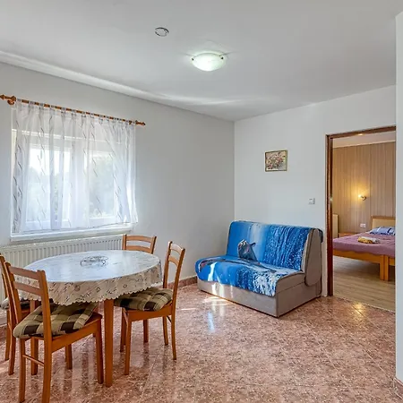 Danka With Shared Pool Guest house