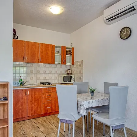 Guest house Danka With Shared Pool Pula