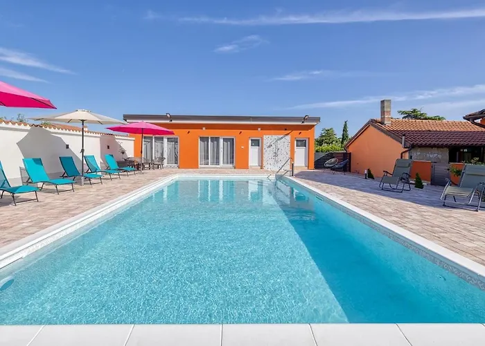 Danka With Shared Pool Gæstehus