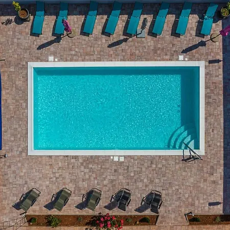 בית הארחה Danka With Shared Pool