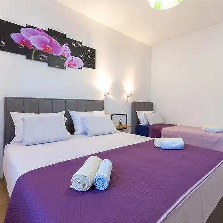 Danka With Shared Pool 3* פולה